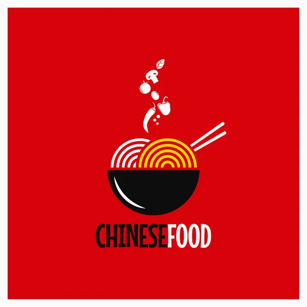 Logo de comida china. Fideos chinos o pasta sobre fondo rojo — Vector de stock