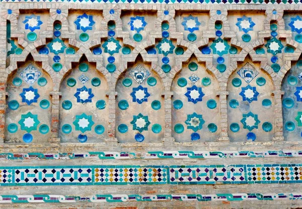Ściana Kościoła Mozaiką Mudejar Architektoniczny Styl Ozdoby Dekoracji Motywy Dekoracyjne — Zdjęcie stockowe