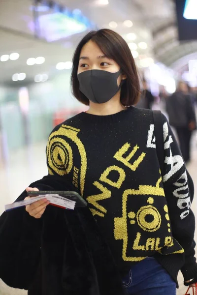 CHINA CHINESE DUAN AOJUAN FASHION OUTFIT SICHUAN AIRPORT — Stock Photo, Image