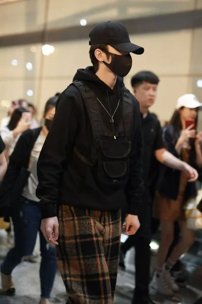 China Cai Xukun Fashion Outfit Beijing Airport — стокове фото