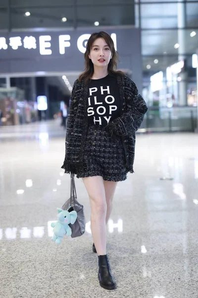 Kína híresség Wu Xin Shanghai Airport Fashion Outfit — Stock Fotó