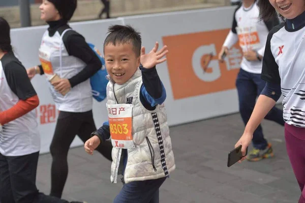 中国四川成都马拉松长跑运动员 — 图库照片