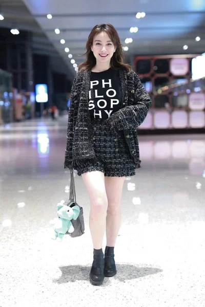 China beroemdheid Wu Xin Shanghai Airport Fashion Outfit — Stockfoto