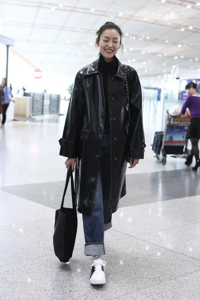 China Liu Wen Fashion Outfit Beijing Airport — Stockfoto