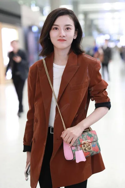 Κίνα Song Zuer Shanghai Airport Fashion Outfit — Φωτογραφία Αρχείου