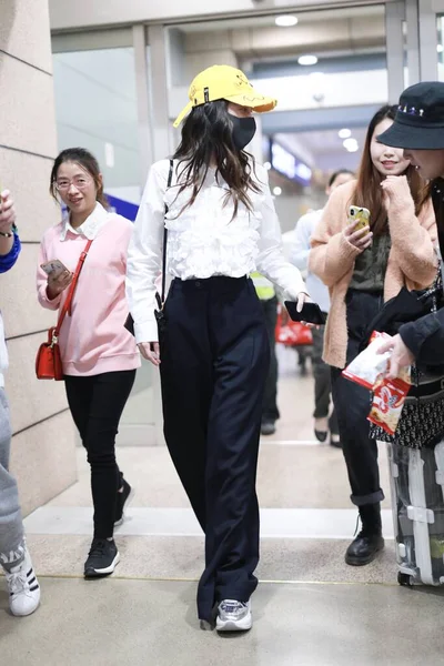 中国安吉拉贝上海机场时尚装束 — 图库照片