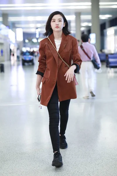 China Song Zuer Shanghai Airport Fashion Output — стокове фото