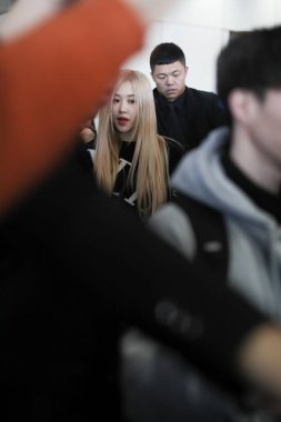 CHINA CHINESE SOUTH KOREA GIRL GROUP BLACKPINK ROSE AIRPORT