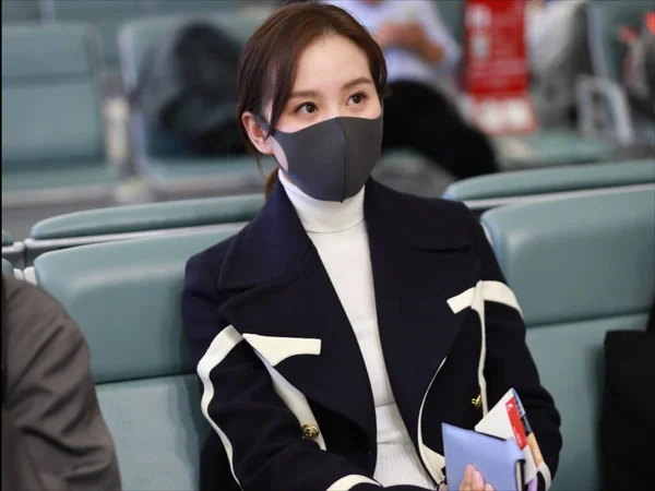 Κίνα Liu Shishi Shanghai Airport Fashion Outfit — Φωτογραφία Αρχείου