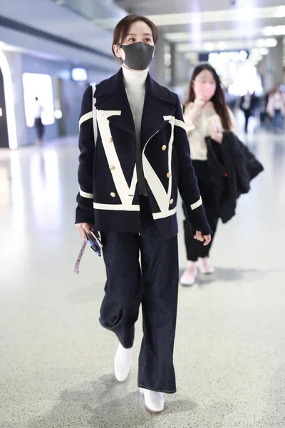 Kína Liu Shishi Shanghai Airport Fashion Outfit — Stock Fotó