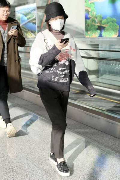 中国張Xueyingファッションアウトフィット｜成都空港 — ストック写真