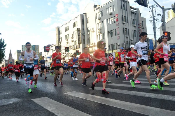 Chiny Chiński Shanghai Marathon Runner Uczestnicy Running — Zdjęcie stockowe
