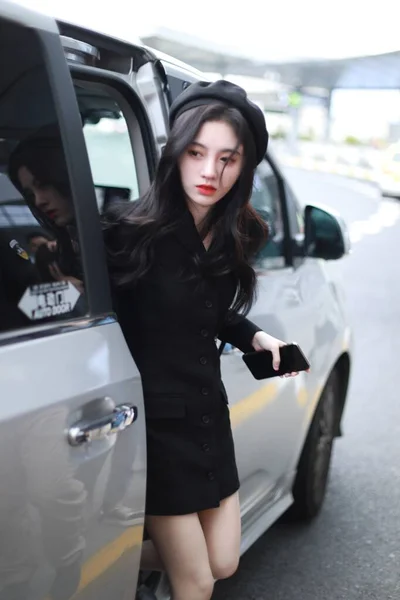 China Ju Jingyi Shanghai Airport Fashion Outfit — стокове фото