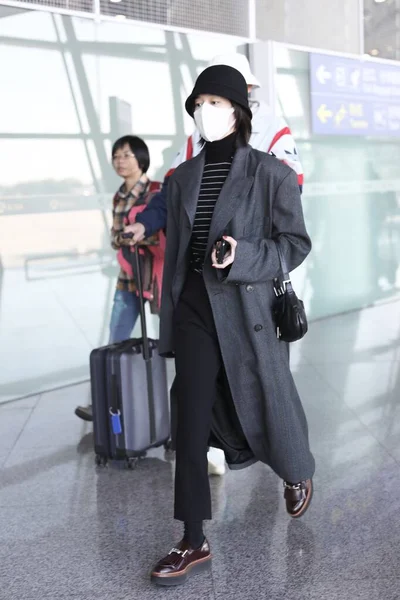 China Zhang Xueying Fashion Outfit Beijing Airport — стокове фото
