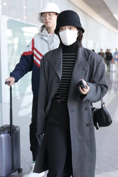 China Zhang Xueying Fashion Outfit Beijing Airport — стокове фото