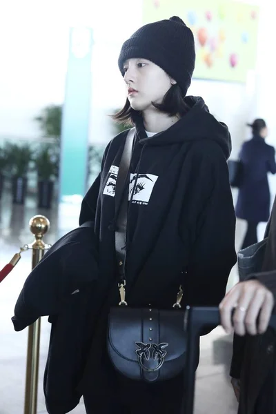 China Song zu 'er beijing airport fashion outfit — Stockfoto