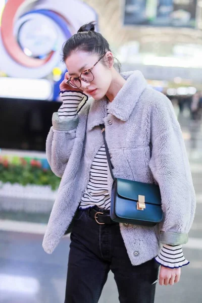 China Liu Wen Fashion Outfit Beijing Airport — Stockfoto