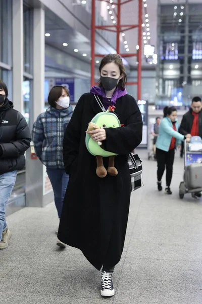 CHINA WANG LIKUN FASHION OUTFIT BEIJING AIRPORT — Stock Photo, Image