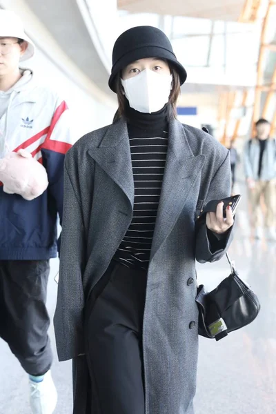 Kína Zhang Xueying Divat Outfit Peking Airport — Stock Fotó