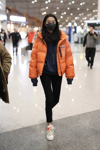 Kína Guan Xiaotong Fashion Outfit Peking repülőtér — Stock Fotó