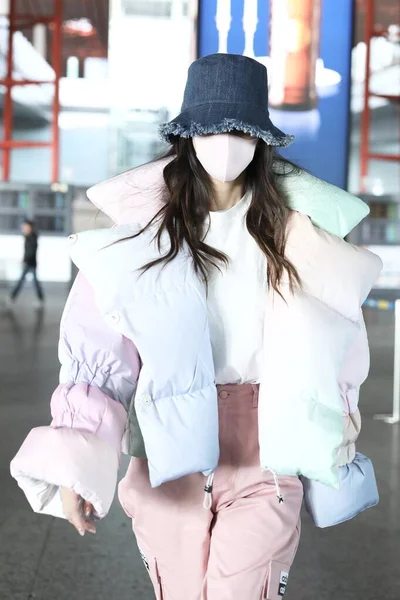 中国Angelabyファッションアウトフィット｜北京空港 — ストック写真