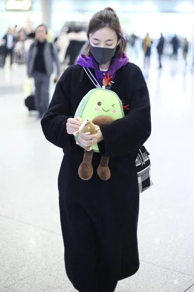 CHINA WANG LIKUN FASHION OUTFIT BEIJING AEROPUERTO —  Fotos de Stock