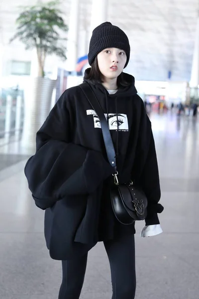 China Song Zu 'Er Beijing Airport Fashion Outfit — Φωτογραφία Αρχείου