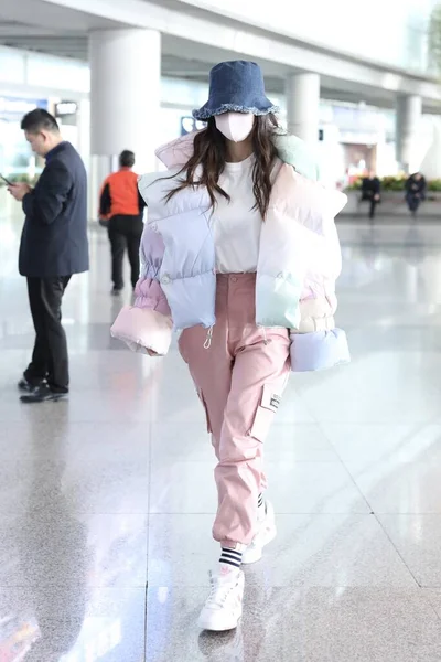 Çin Angelababy Moda Üniformalı Pekin Havaalanı — Stok fotoğraf