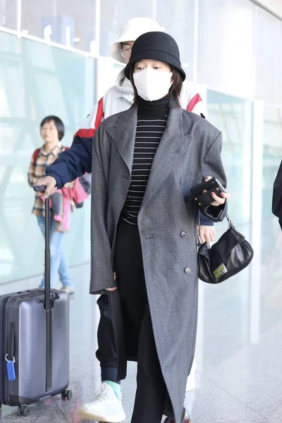 China Zhang Xueying Fashion Outfit Beijing Airport — Stockfoto