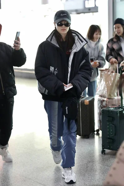 China Celebrity Fashion Outfit Beijing Airport — Stockfoto