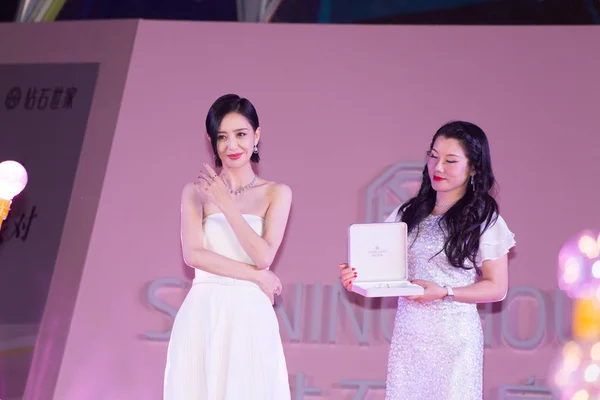 Tong Liya Kinesisk Skådespelerska Xibe Härkomst Deltar Shining House Diamant — Stockfoto