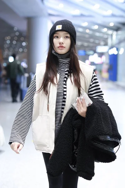 China Jelly Lin Fashion Outfit Beijing Airport — стокове фото