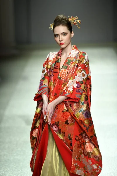 China Yumi Katsura Wedding Dresses muestran a Jinan —  Fotos de Stock