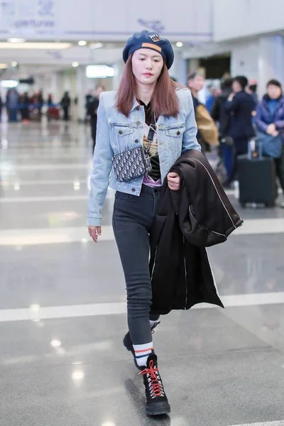 China Tan Weiwei Fashion Outfit Beijing Airport — Stockfoto