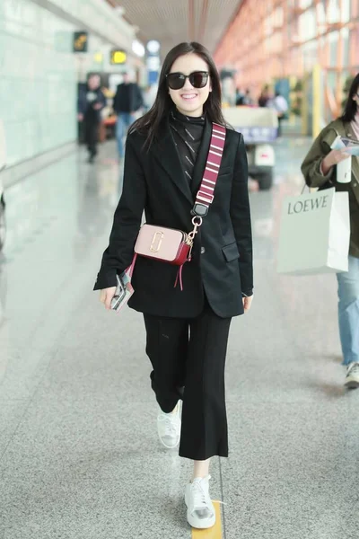 Chiny Landy Li mody strój Beijing Airport — Zdjęcie stockowe