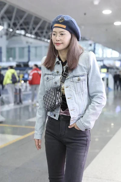 China Tan Weiwei Fashion Outfit Beijing Airport — стокове фото