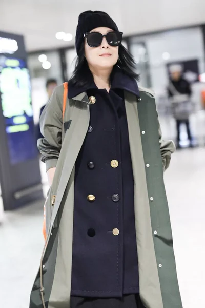 China rene liu shanghai flughafen mode outfit — Stockfoto