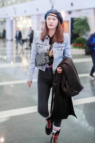 CHINA TAN WEIWEI FASHION OUTFIT BEIJING AIRPORT — Fotografie, imagine de stoc