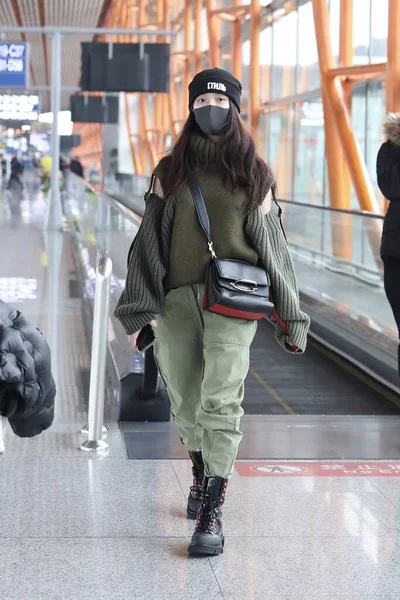 China Lin Yun Fashion Outfit Beijing Airport — стокове фото