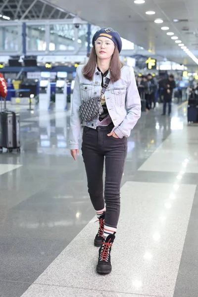 China Tan Weiwei Fashion Outfit Beijing Airport — Stockfoto