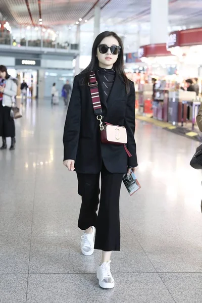 China Landy Li Fashion Outfit Beijing Airport — Stockfoto