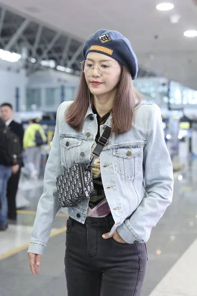 КИТАН ТАН WEIWEI FASHION OUTFIT BEIJING AIRPORT — стоковое фото