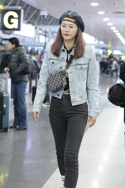 CHINE TAN WEIWEI FASHION OUTFIT AÉROPORT DE BEIJING — Photo