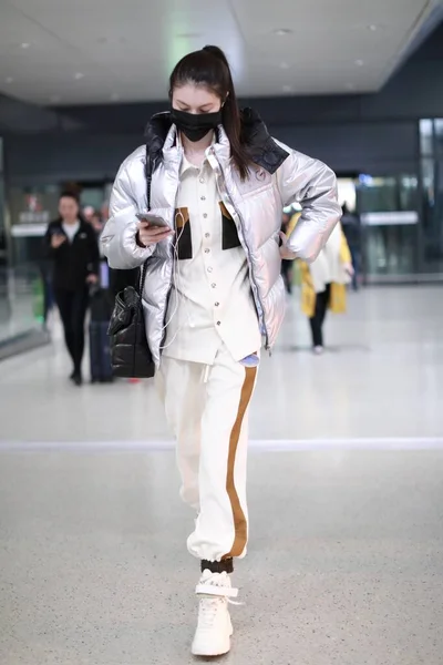 CINA SUI FASHION OUTFIT SHANGHAI AEROPORTO — Foto Stock