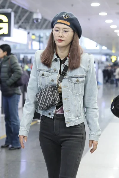 Κίνα Tan Weiwei Fashion Outfit Πεκίνο Αεροδρόμιο — Φωτογραφία Αρχείου