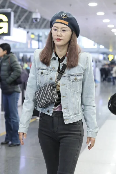 КИТАН ТАН WEIWEI FASHION OUTFIT BEIJING AIRPORT — стоковое фото