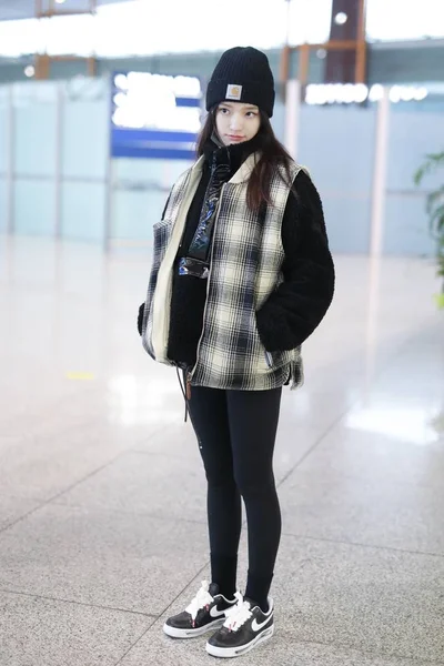 China Jelly Lin Fashion Outfit Beijing Airport — стокове фото