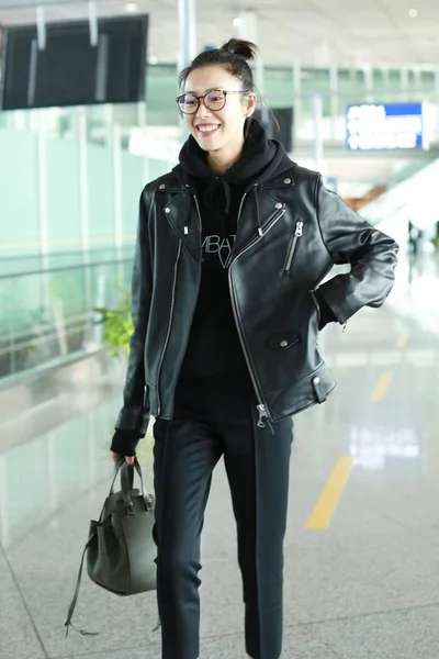 Китай Liu Wen Fashion Outfit Beijing Airport — стокове фото