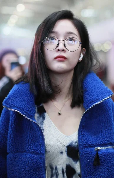 Kina Wu Xuanyi Fashion Outfit Pekings flygplats — Stockfoto