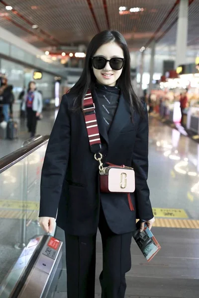 CHINA LANDY LI FASHION OUTFIT BEIJING AIRPORT — Fotografie, imagine de stoc